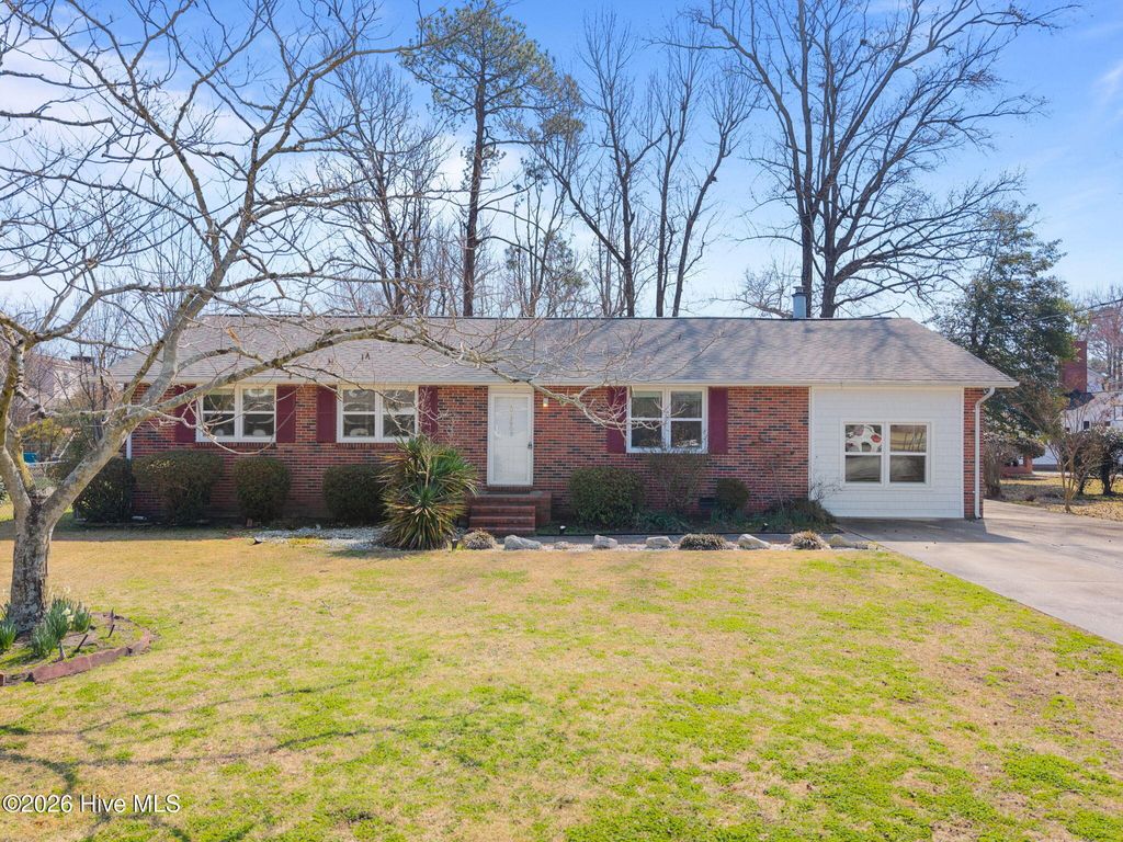 Photo of 2909 Northwoods Drive, Jacksonville, NC 28540 (MLS # 100558216)