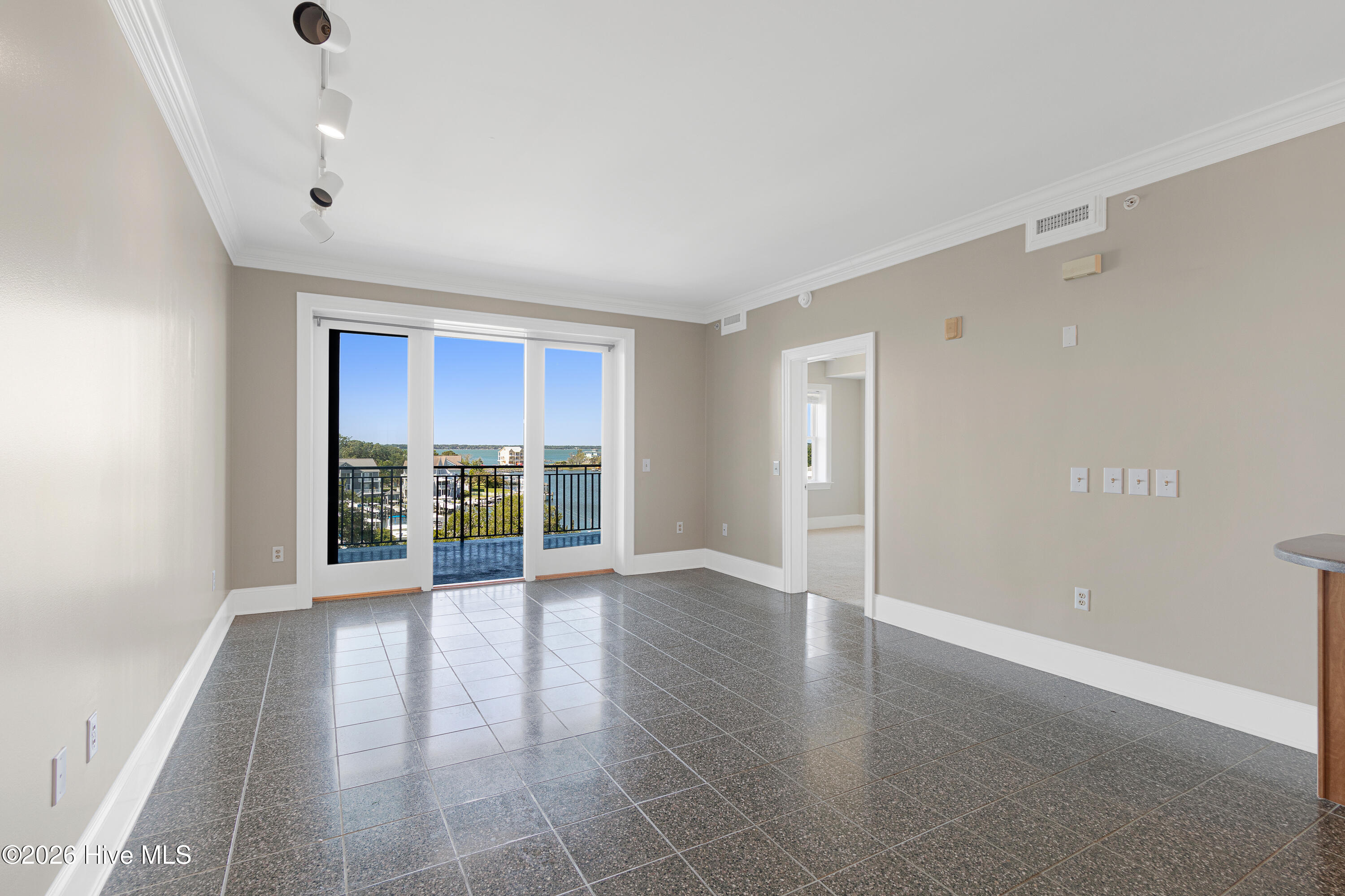 4425 Arendell 402 Harborside Club