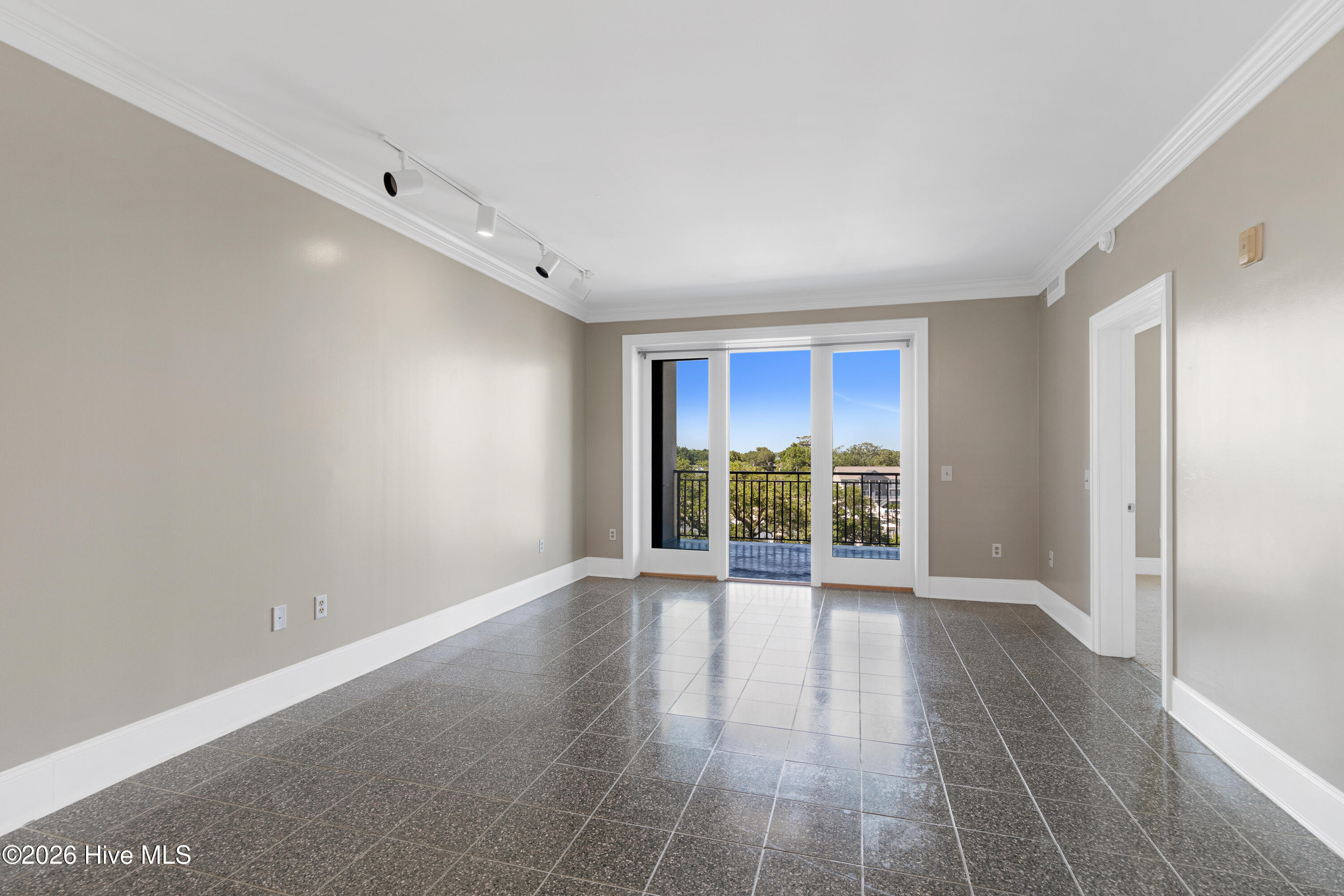 4425 Arendell 402 Harborside Club