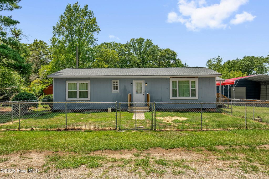 Photo of 157 Flat Rock Lane, Aberdeen, NC 28315 (MLS # 100590663)