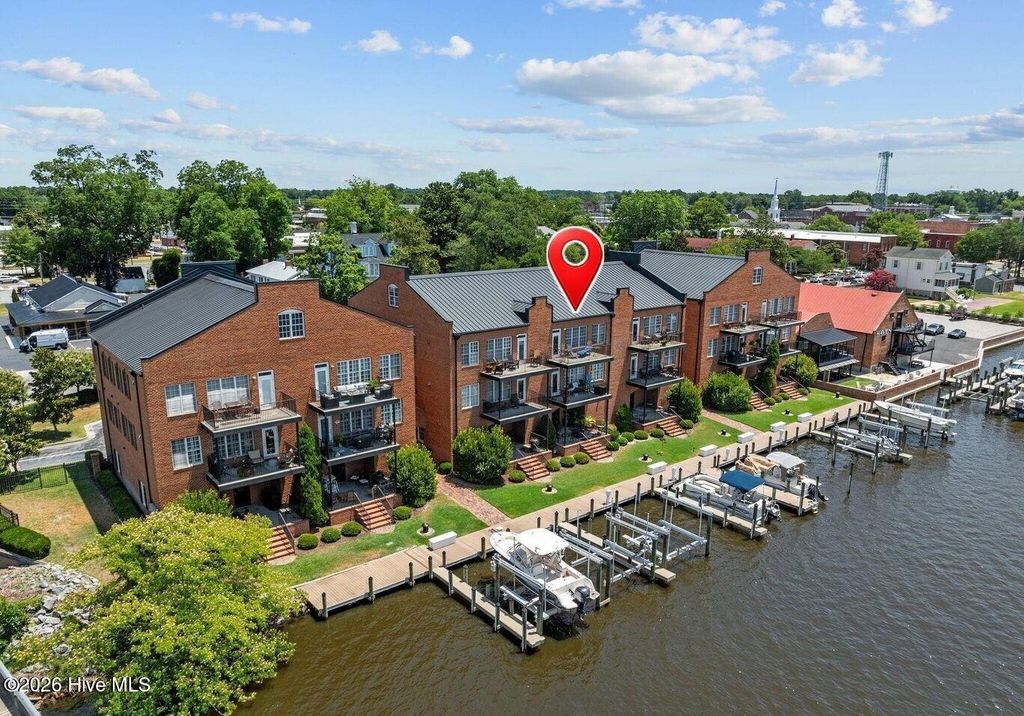 Photo of 423 W Main Street #301, Washington, NC 27889 (MLS # 100557611)