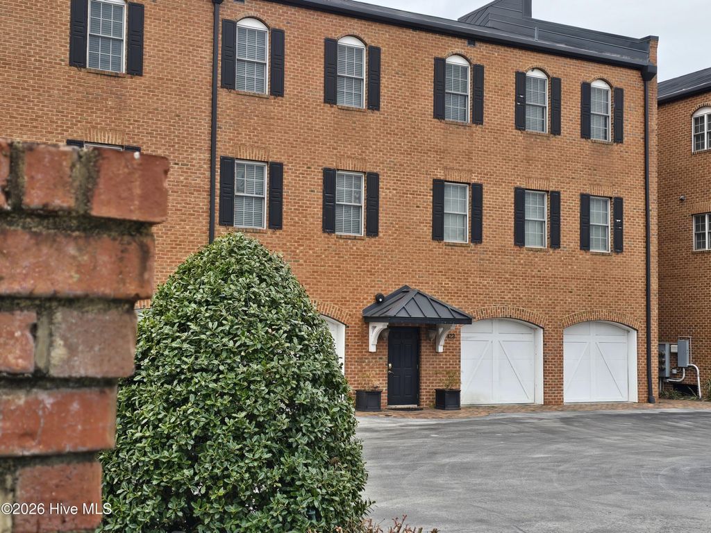 Photo of 423 W Main Street #301, Washington, NC 27889 (MLS # 100557611)