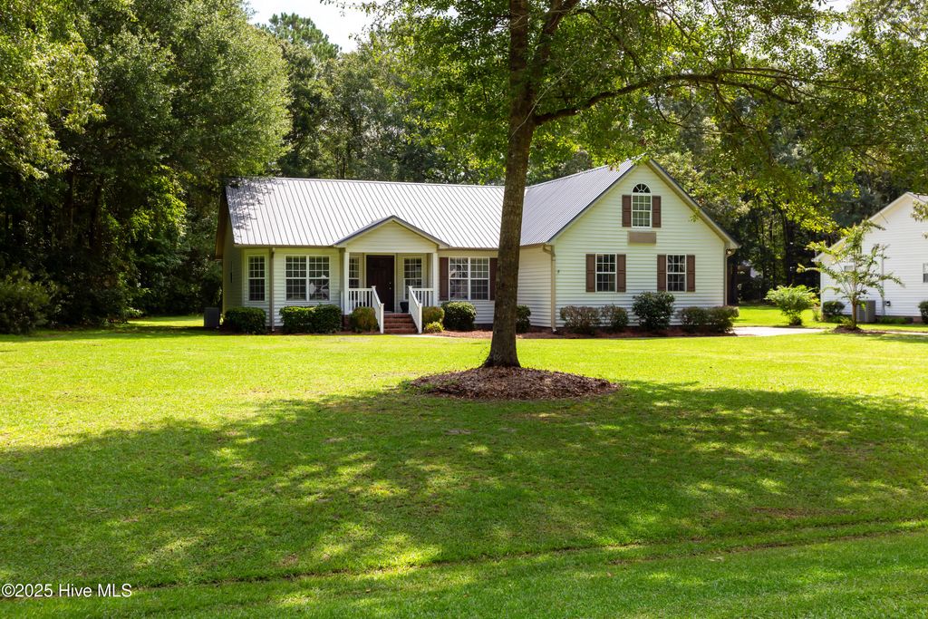 Photo of 571 Deer Run Road, New Bern, NC 28562 (MLS # 100525677)