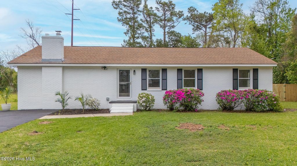 Photo of 213 Russell Street, Beaufort, NC 28516 (MLS # 100566346)