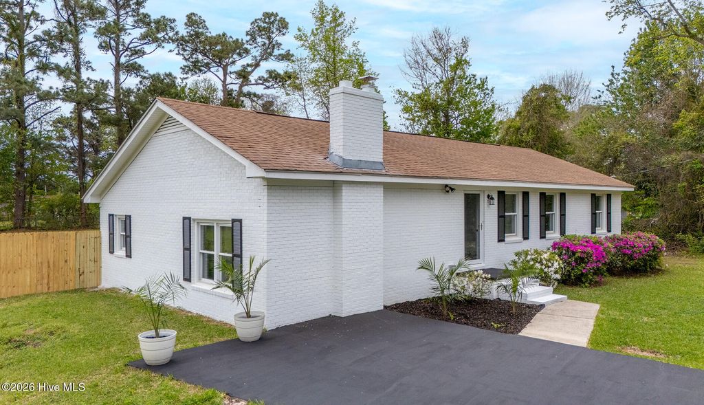 Photo of 213 Russell Street, Beaufort, NC 28516 (MLS # 100566346)