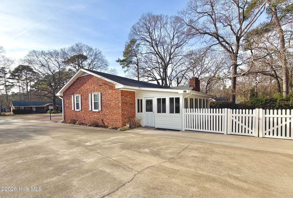 Photo of 1801 Crestview Street, Kinston, NC 28504 (MLS # 100547905)