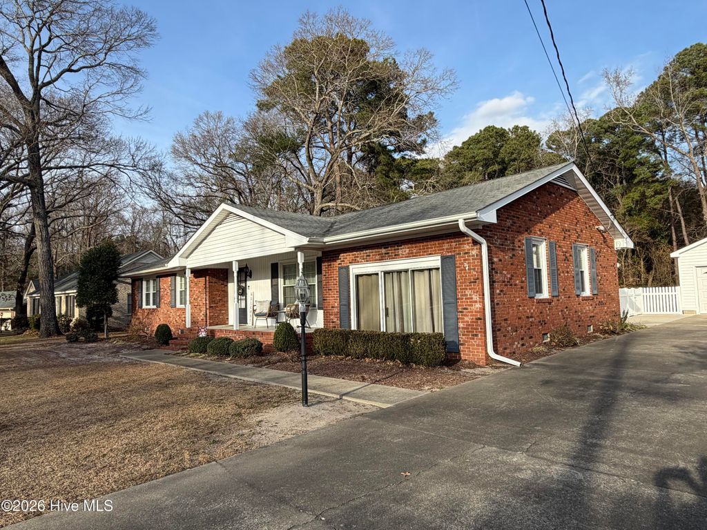 Photo of 1801 Crestview Street, Kinston, NC 28504 (MLS # 100547905)