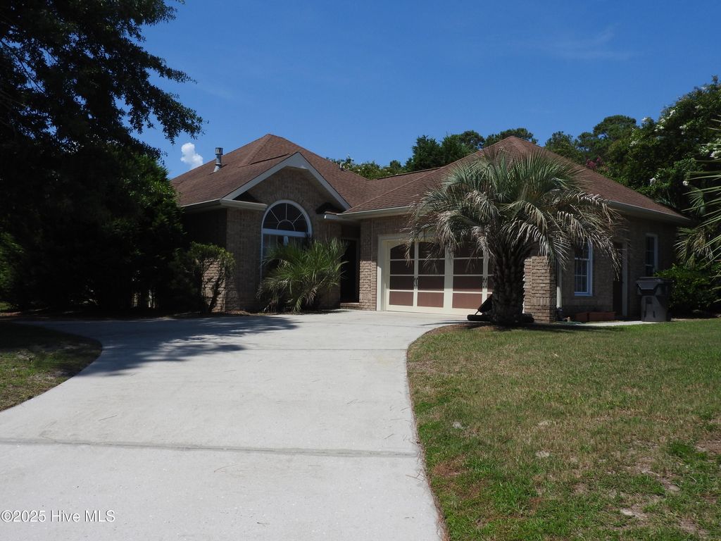 Photo of 1596 Laurel Court SW, Ocean Isle Beach, NC 28469 (MLS # 100520083)