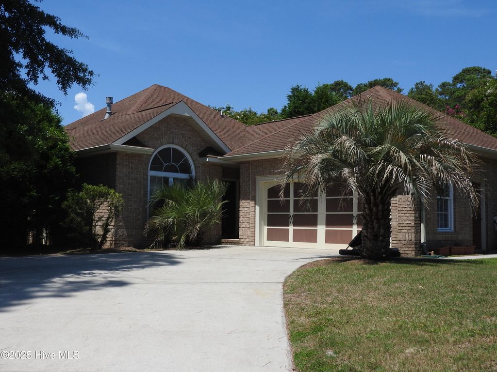 Photo of 1596 Laurel Court SW, Ocean Isle Beach, NC 28469 (MLS # 100520083)