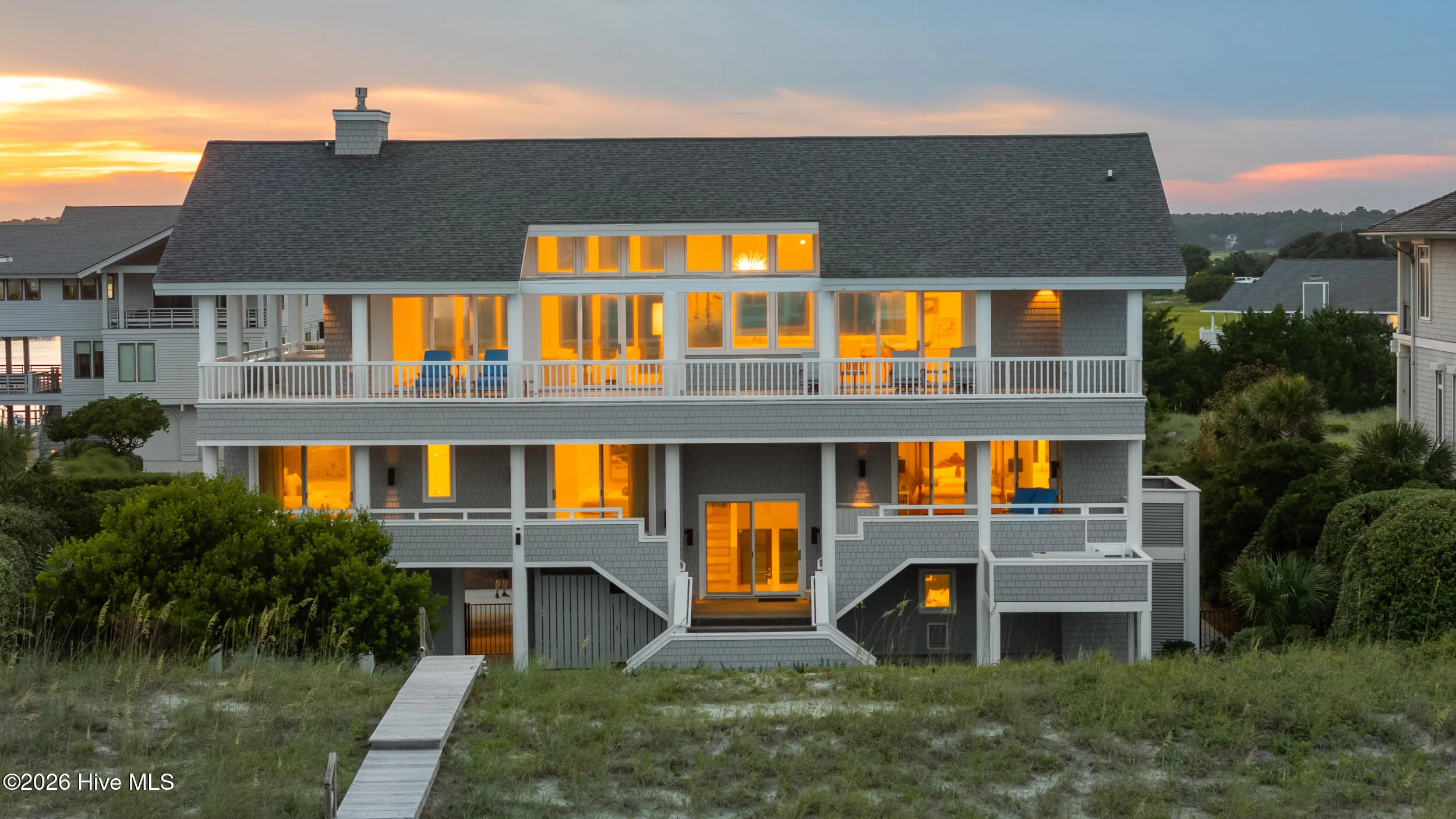 8 Beach Road S