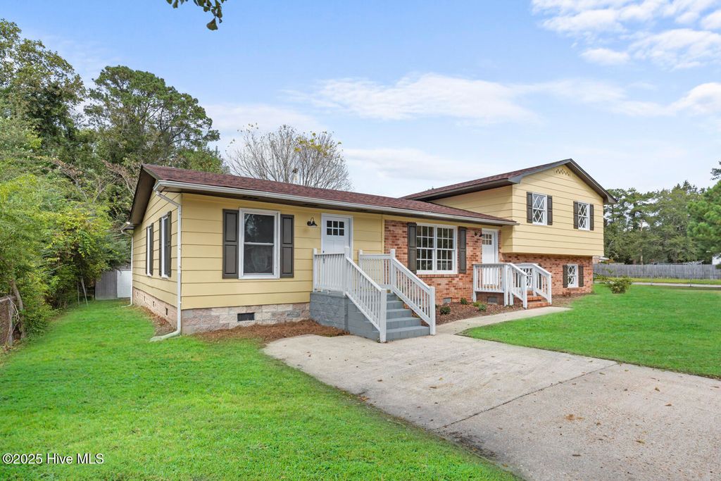 Photo of 406 Carole Drive, Jacksonville, NC 28540 (MLS # 100534316)