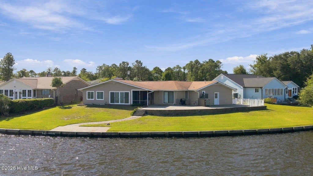 Photo of 905 Grenada Court, New Bern, NC 28560 (MLS # 100611845)