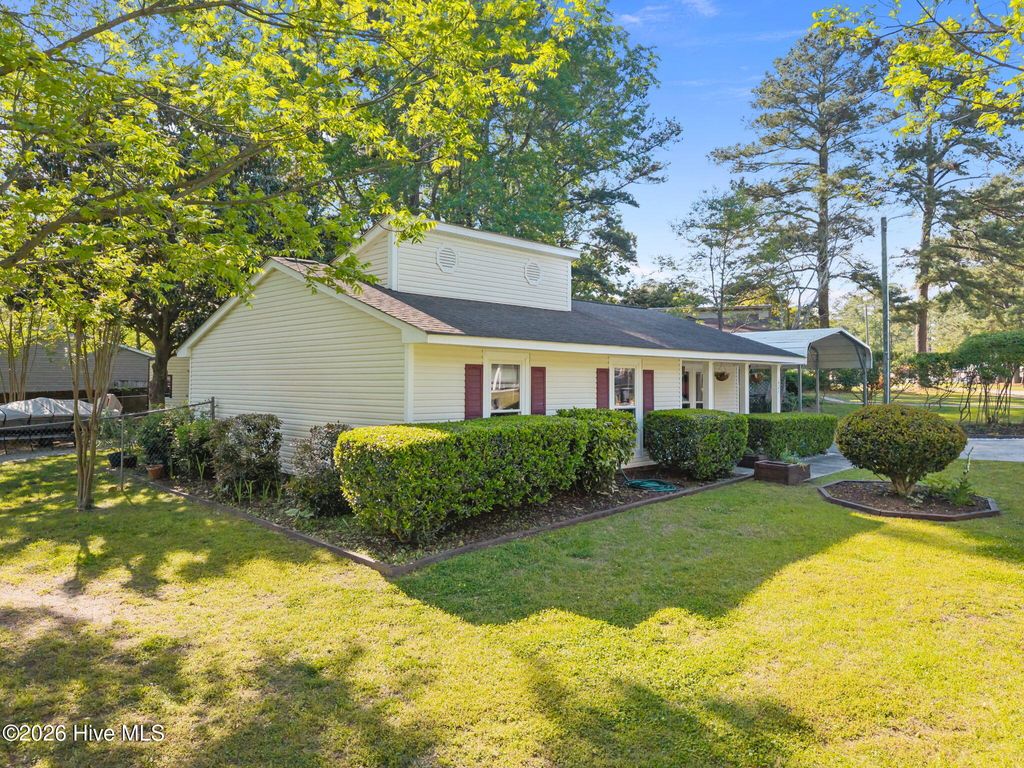Photo of 621 Shadowridge Road, Jacksonville, NC 28546 (MLS # 100567245)