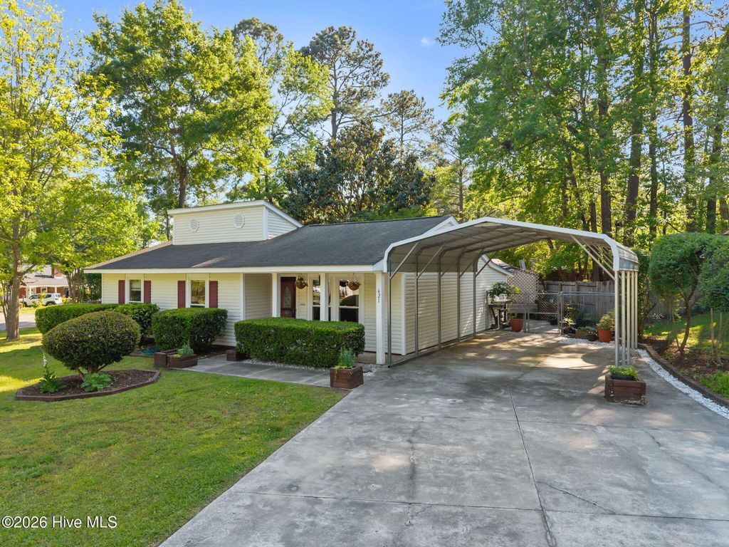 Photo of 621 Shadowridge Road, Jacksonville, NC 28546 (MLS # 100567245)