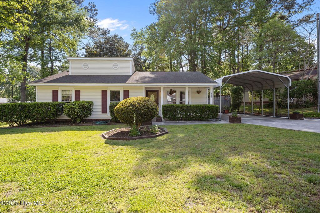 Photo of 621 Shadowridge Road, Jacksonville, NC 28546 (MLS # 100567245)