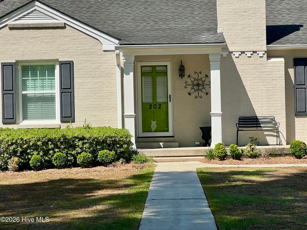 Photo of 202 Pine Street, Whiteville, NC 28472 (MLS # 100567378)
