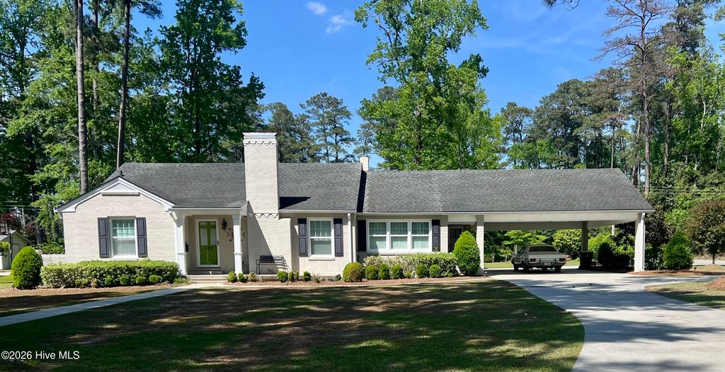 Photo of 202 Pine Street, Whiteville, NC 28472 (MLS # 100567378)