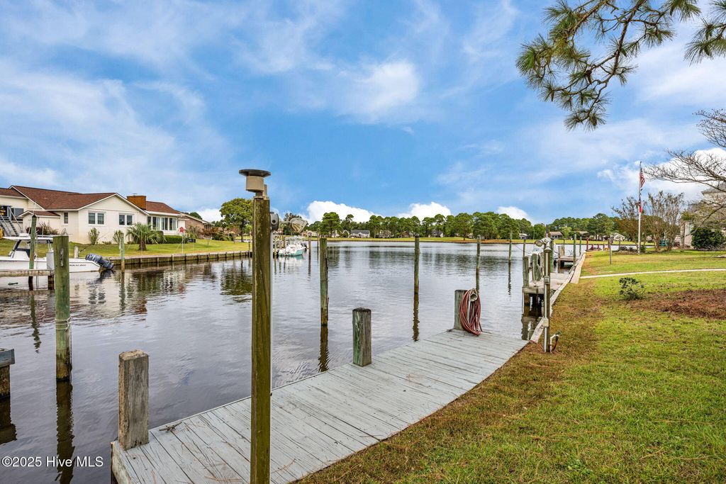 Photo of 901 Coral Court, New Bern, NC 28560 (MLS # 100539272)