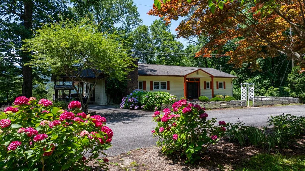 14 Chalet Village