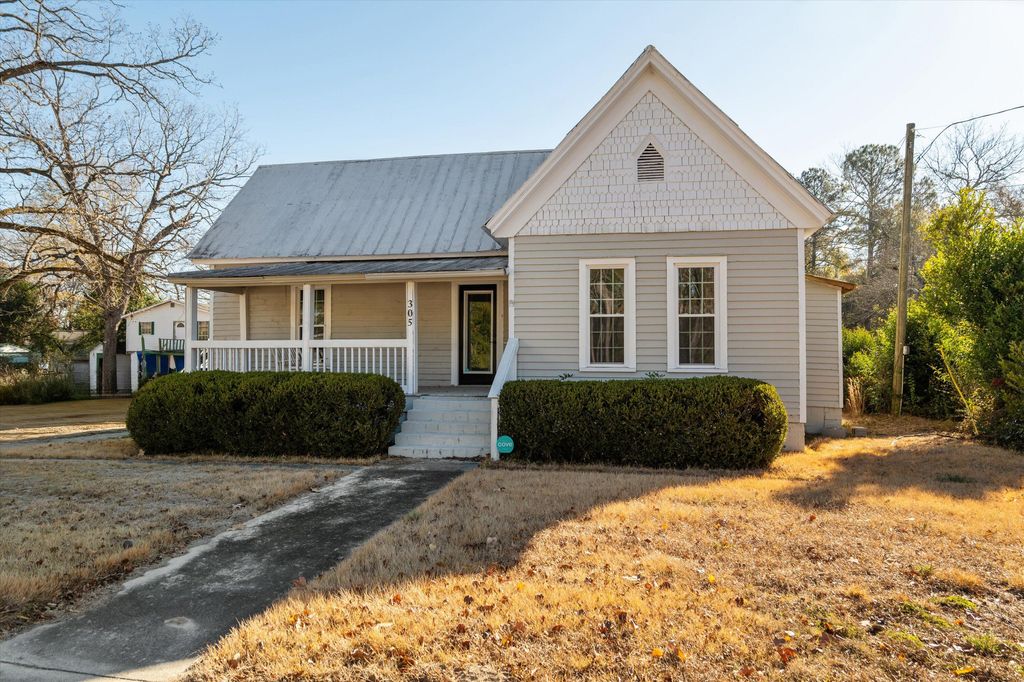 Photo of 305 Gordon Street, Thomson, GA 30824 (MLS # 550209)