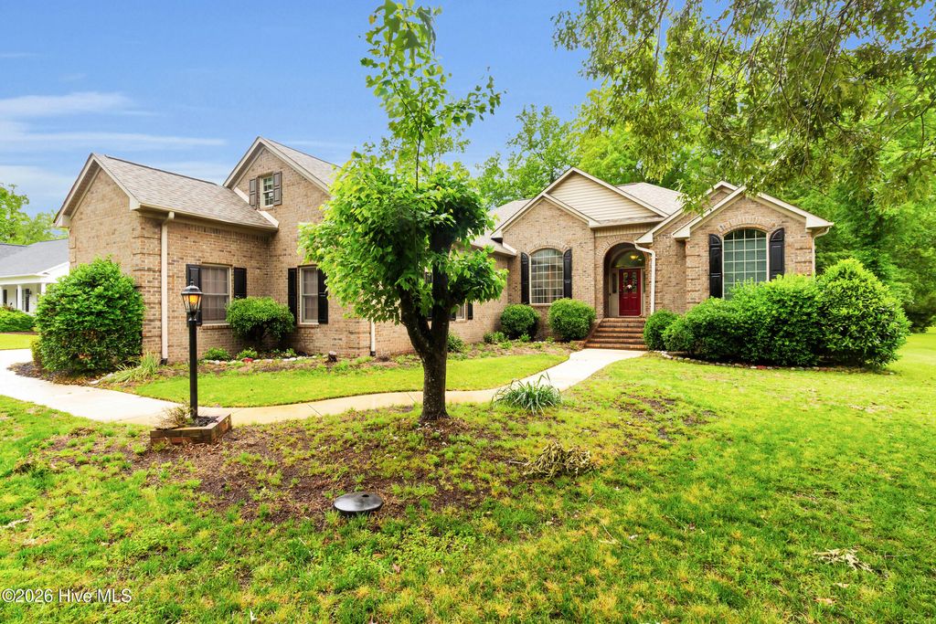 Photo of 106 Brugg Court, New Bern, NC 28562 (MLS # 100570708)