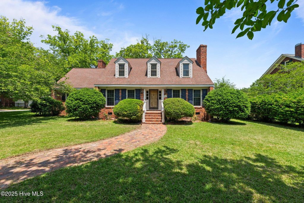 Photo of 1510 Lucerne Way, New Bern, NC 28560 (MLS # 100509290)