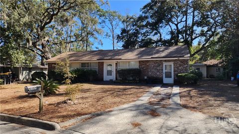Homes For Sale - 2221 Lorraine Court<br/> Savannah, GA 31404