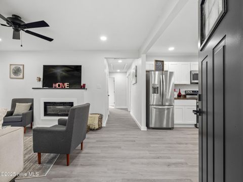 Tiny photo for 6 Glendale Road, Jacksonville, NC 28540 (MLS # 100545039)