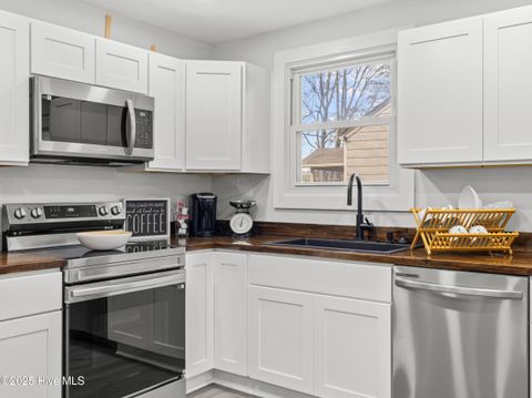 Tiny photo for 6 Glendale Road, Jacksonville, NC 28540 (MLS # 100545039)