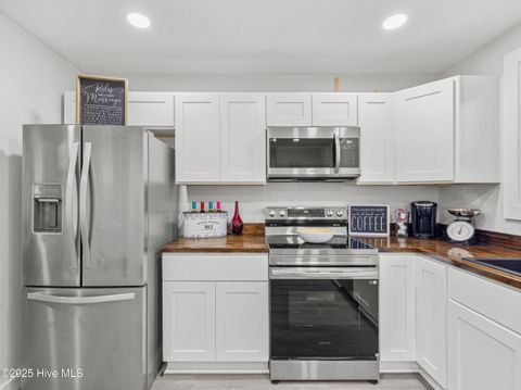 Tiny photo for 6 Glendale Road, Jacksonville, NC 28540 (MLS # 100545039)