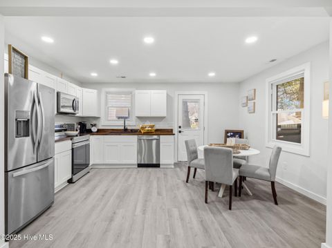 Tiny photo for 6 Glendale Road, Jacksonville, NC 28540 (MLS # 100545039)