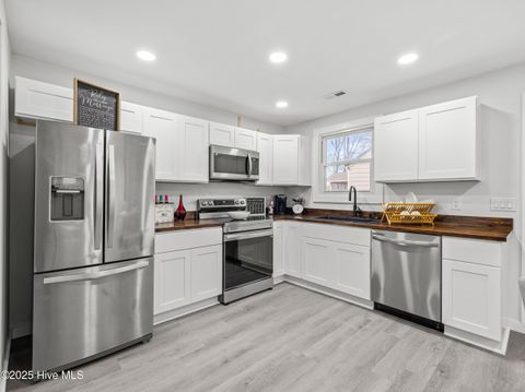 Tiny photo for 6 Glendale Road, Jacksonville, NC 28540 (MLS # 100545039)