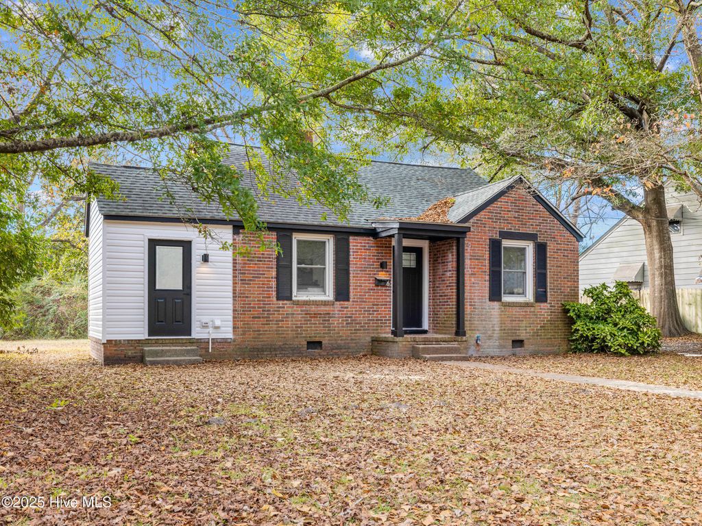 Photo of 6 Glendale Road, Jacksonville, NC 28540 (MLS # 100545039)