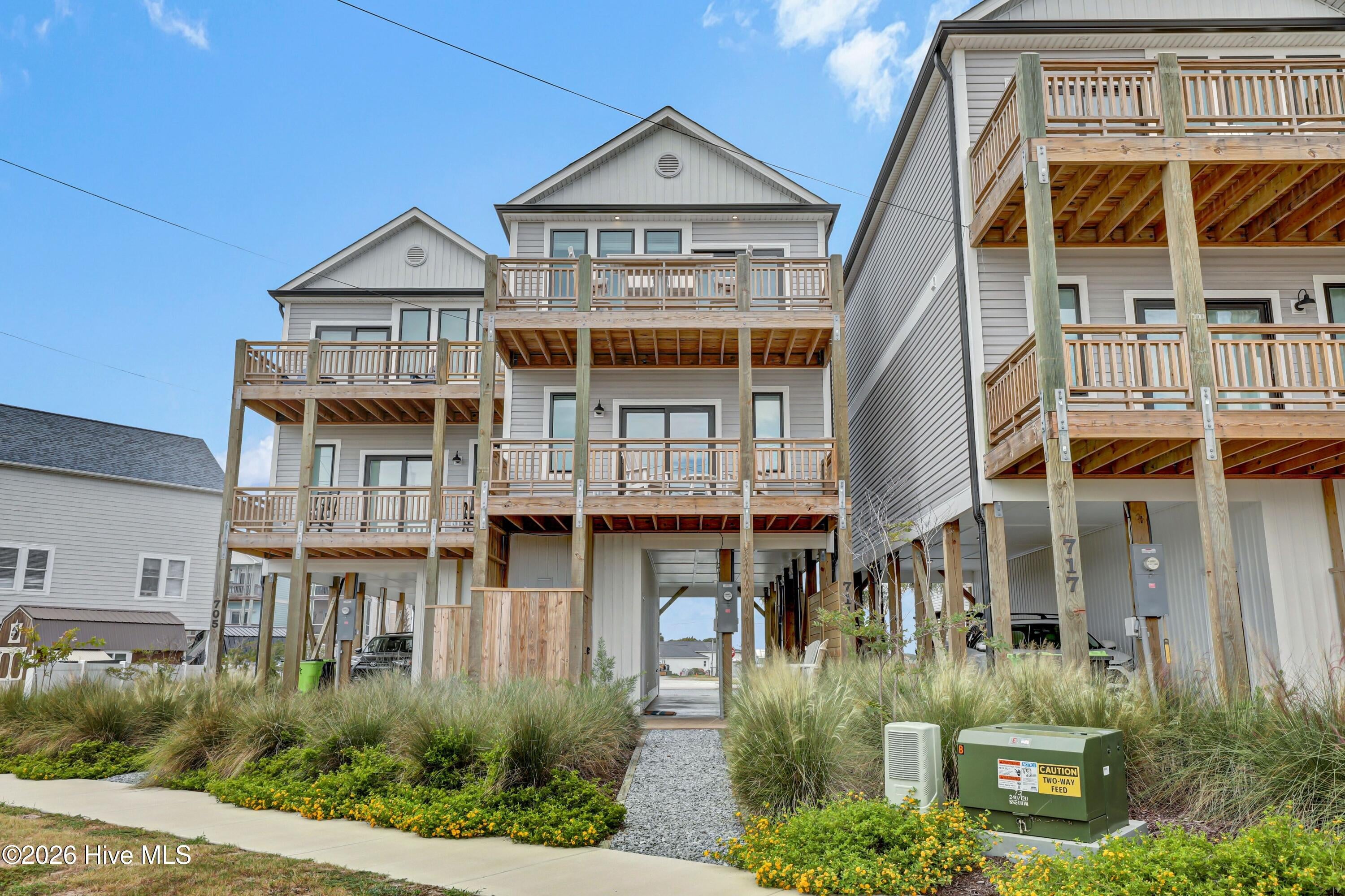 711 N Topsail Drive
