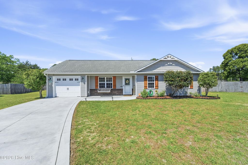 Photo of 304 Rowland Court, Richlands, NC 28574 (MLS # 100568349)