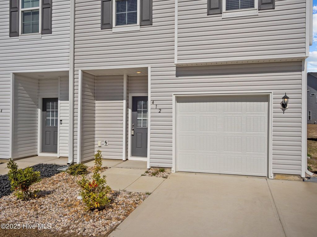 Photo of 412 Blockade Shoal Lane, Jacksonville, NC 28546 (MLS # 100568442)