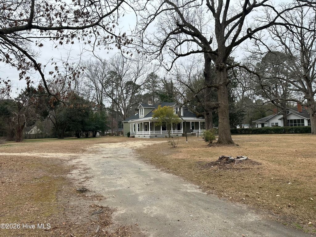 Photo of 1005 W Church Street, Laurinburg, NC 28352 (MLS # 100556742)