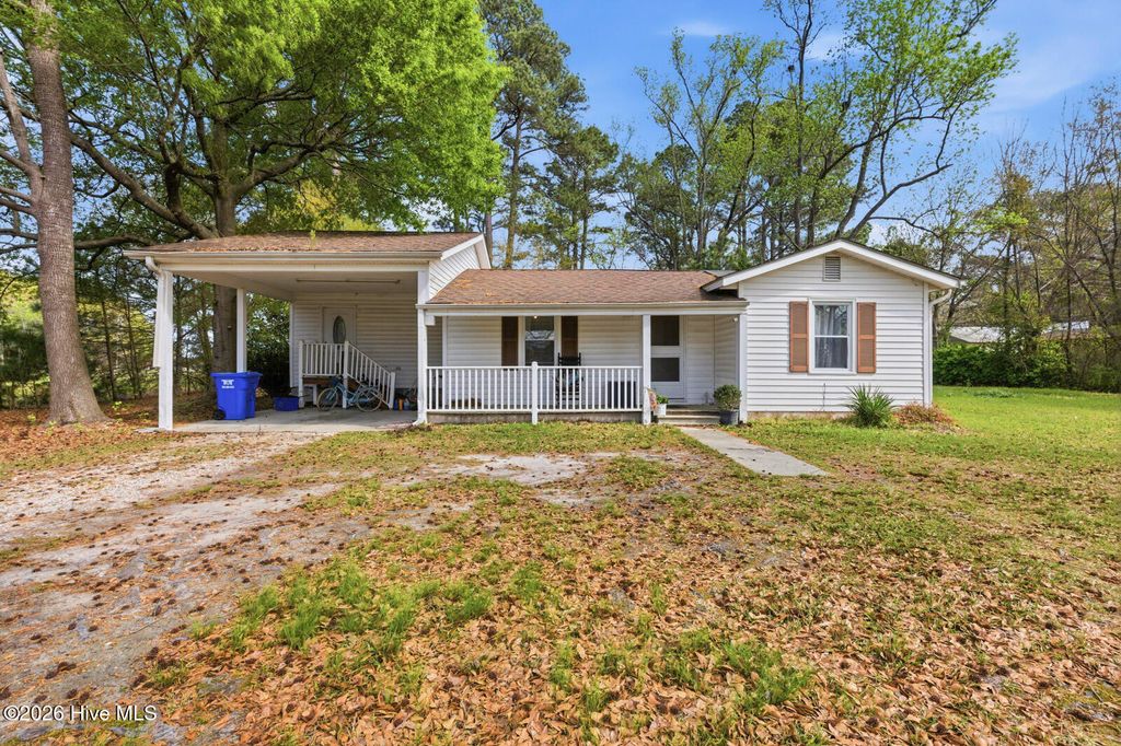 Photo of 308 W Stanford Street, Beulaville, NC 28518 (MLS # 100565369)