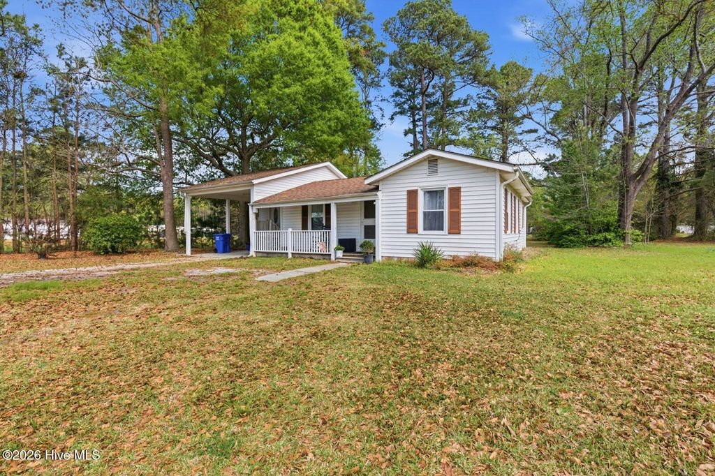 Photo of 308 W Stanford Street, Beulaville, NC 28518 (MLS # 100565369)