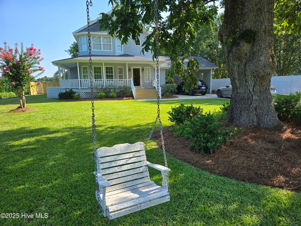 Photo of 121 Schley Avenue, Lake Waccamaw, NC 28450 (MLS # 100517871)