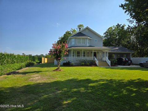 Homes For Sale - 121 Schley Avenue<br/> Lake Waccamaw, NC 28450