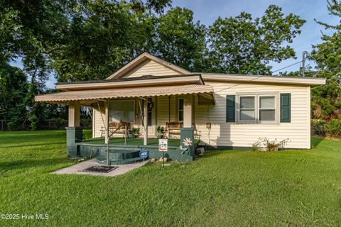 Homes For Sale - 410 Brown Drive<br/> New Bern, NC 28560