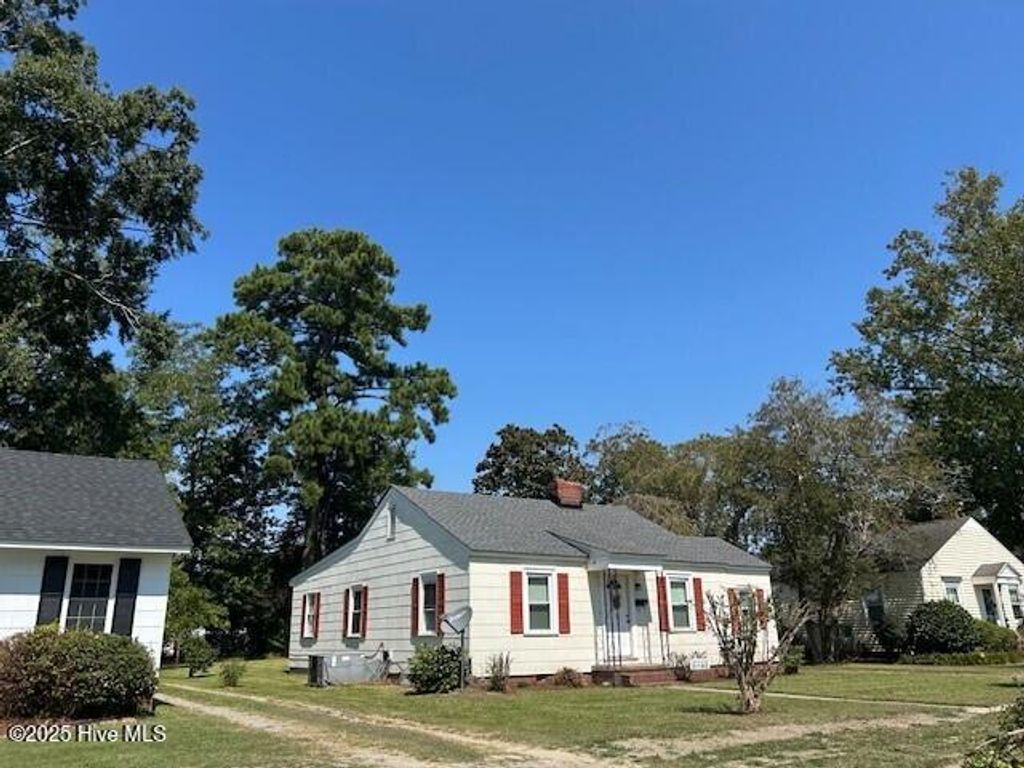 Photo of 202 Woodland Circle, Hertford, NC 27944 (MLS # 100530213)