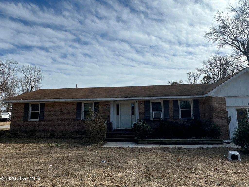 Photo of 74 Vandergrift Drive, Jacksonville, NC 28540 (MLS # 100559734)