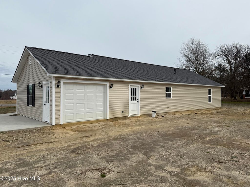 Photo of 1581 Thunder Swamp Road, Mount Olive, NC 28365 (MLS # 100535742)