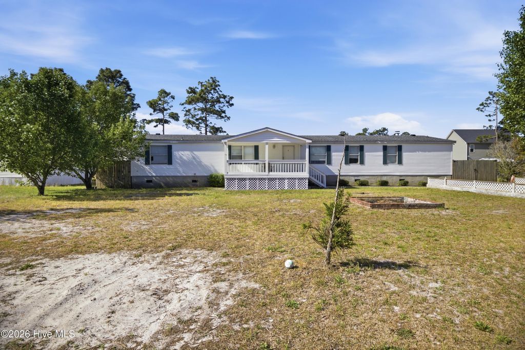 Photo of 233 Castlebury Lane, Hubert, NC 28539 (MLS # 100566324)