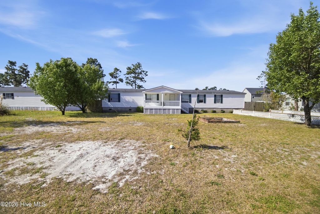 Photo of 233 Castlebury Lane, Hubert, NC 28539 (MLS # 100566324)