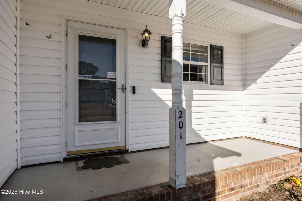 Photo of 201 Slate Court, Jacksonville, NC 28546 (MLS # 100550152)