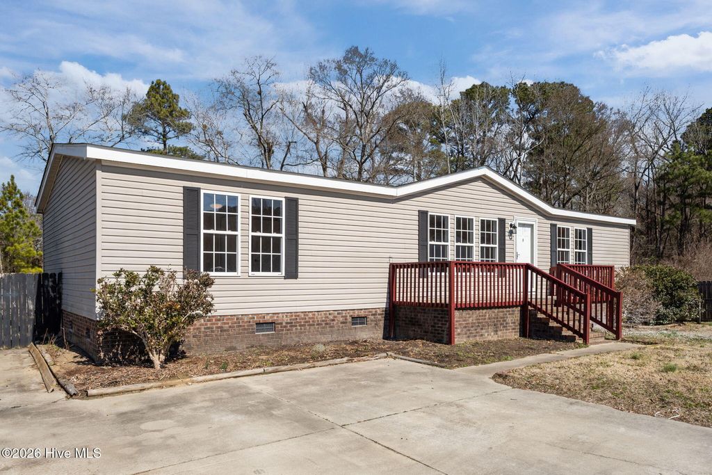 Photo of 327 Cypress Knoll Drive, Richlands, NC 28574 (MLS # 100555168)