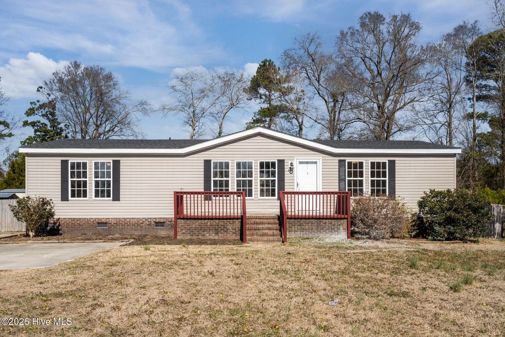 Photo of 327 Cypress Knoll Drive, Richlands, NC 28574 (MLS # 100555168)